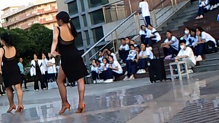 [Latin] The freshmen of the high school student club showed the Latin dance performance and amazed t
