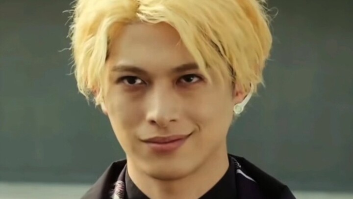 How to get girls to play cards by looking at them (2)