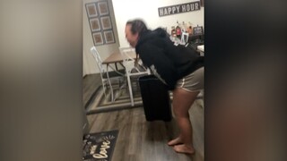 当两个听到呕吐声时会条件反射性呕吐的人住在一起