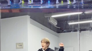 Tutorial tari Smiley | Debut solo Choi Ye Na | Sungguh energik dan enak didengar sampai-sampai bisa 