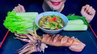 ASMR SPICY MANGO SALAD WITH GRILLED SQUID ตำมะม่วงทานคู่กับปลาหมึกย่าง