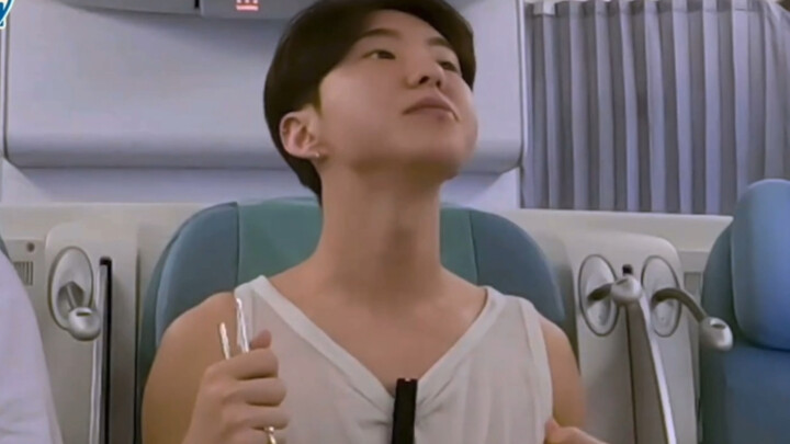 ถูกความน่ารักของคนขี้เล่นบนเครื่องบินทำให้เคลิ้มไปเลย!