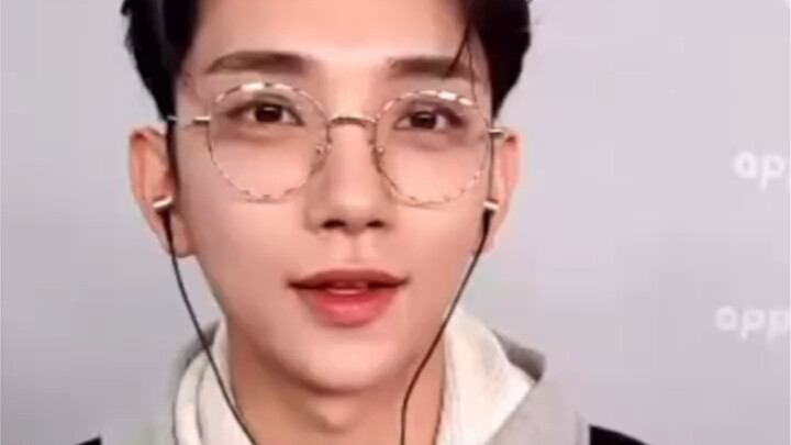 【โจชัว】“ฉันไม่เหมาะกับการใส่แว่น”