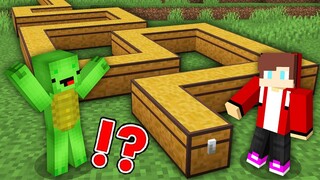 Mikey and JJ Found a CROOKED CHEST in Minecraft ! (Maizen)