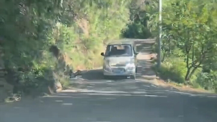 في يونان وقويتشو وسيتشوان، لا يكفي أن تكون سائقًا ماهرًا، بل يجب أيضًا أن يكون حظّك قويًّا...