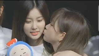 IZONE Kang Hyewon (강혜원) x Jo Yuri (조유리) / Hyeyul Moment Part 1