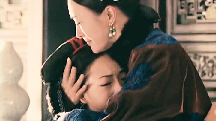 “Mấy cô ấy đều đang cười, sao chỉ có mình cậu khóc vậy?”