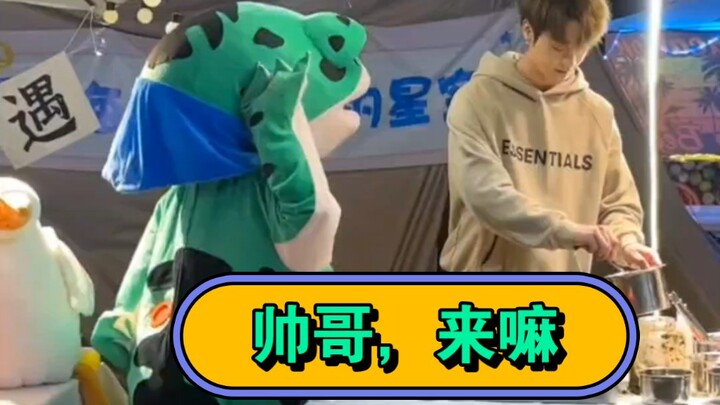 Spring is here, nature comes alive, and it’s breeding season… Who would’ve thought he’s this handsom