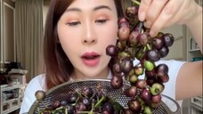 Buah aneh lagii.. harganya emang segitu gak sih gauysss..