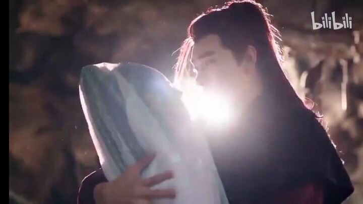 Wahh Feiry has a courage to kiss Dear Tan😆
