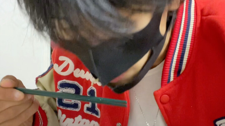 الجهد في الحقيقة ما هو إلا الرغبة في إيجاد موطئ قدم في هذا العصر القاسي.