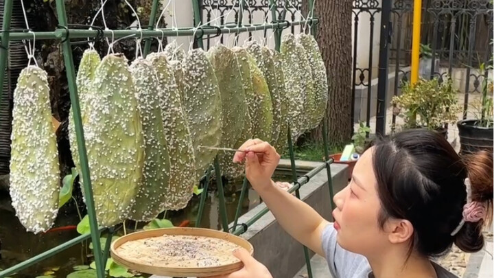 Các cô gái phải vất vả thế nào để có thể tự do sử dụng son môi?! Sau hơn hai tháng miệt mài, vận dụn