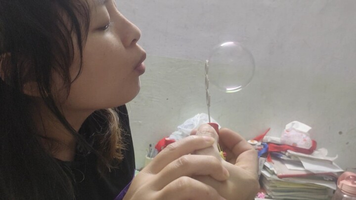 Một người thì quá cô đơn, hai người lại ồn ào quá.