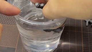 Apakah model plastik lembut yang baru saja Anda beli tertekuk saat dikeluarkan dari kotaknya? Perbai