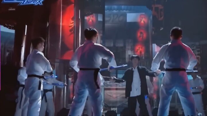 #小朝｜Tribute to Bruce Lee! Did he teach himself to beat the choreographer Huang Xiao? Does self-taugh