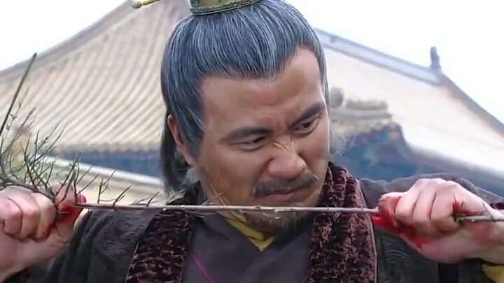Thái tử không dám cầm thẳng những gai nhọn, Chu Nguyên Chương liền vơ hết những gai nhọn trên đó, rồ