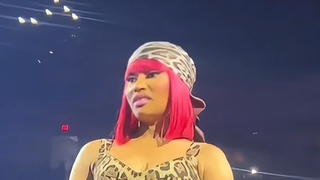 Gương mặt của gà mẹ không thể giấu nổi cảm xúc, yêu ghét rõ ràng!