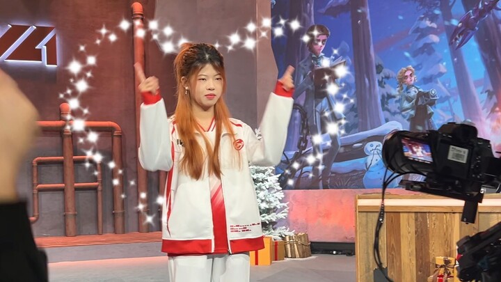 被导演抓去跳手势舞的三只💃