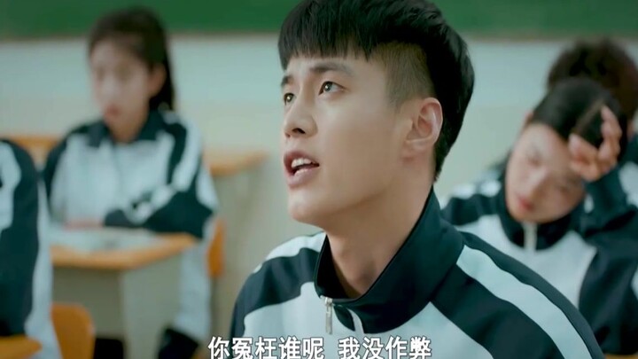 นักเรียนถูกครูเข้าใจผิดว่าโกงข้อสอบ โมโหจนส่งกระดาษเปล่าไป แต่ไม่นึกเลยว่ากลับยังได้ที่หนึ่งของระดับ