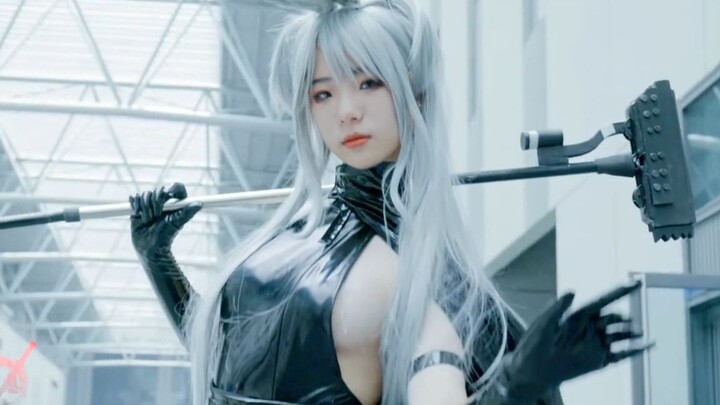 Tại hiện trường hội chợ anime, cô ấy, cô ấy, cô ấy lại đang run rẩy!