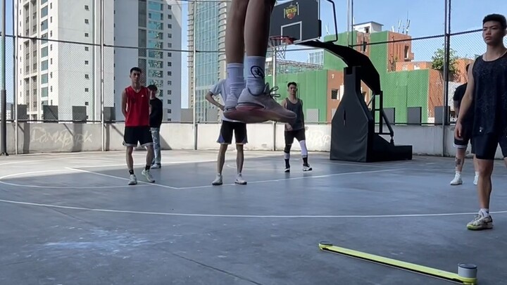 虽然还是屈腿做了一点点弊，但是cmj90+ 真的是太少见了。中国还是不缺人才的，但是缺伯乐。#运动表现  #弹跳  #体能训练#ttperformance…