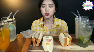 Bánh kẹp trái cây và bánh kẹp thịt heo chiên xù và nước mát 5 #amthuc