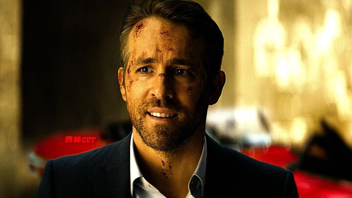 Dua tangan si kecil nakal ini saat mendorong orang benar-benar penuh detail