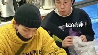 سونغ مينهو وبيو جيهيون، هذا التباين واقعي للغاية، أشعر وكأنني تعرضت للتلميح، وأنا أبكي الآن...