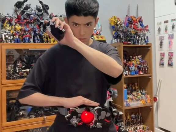 Try to become Kamen Rider Ark, although the cost of imitation is low! !
