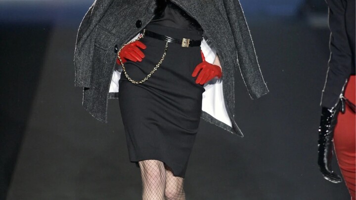 “This 2008 fashion show is so girl-crushing! The fierce, deadly female agent from the novel has come