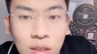 طبعة كاملة من طوابع القرد، حتى أن الحد الأدنى لتصبح شخصاً عادياً أصبح مرتفعاً هكذا.