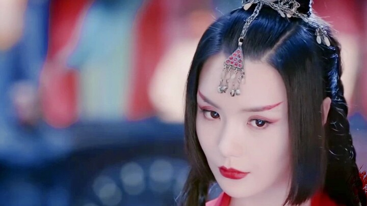 Chị này mới đúng là gương mặt đa dạng, chuyển đổi giữa sát thủ và tiểu thư thoải mái như không, quan