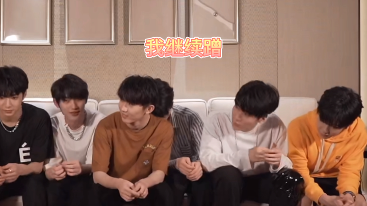 รู้สึกว่าเสวี่ยนเสวี่ยนจะทำให้ม่าเกอไหล่ไม่เท่ากันได้เลยนะ