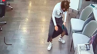 When people's weird behaviors are accidentally recorded on the surveillance camera! (*≧▽≦)