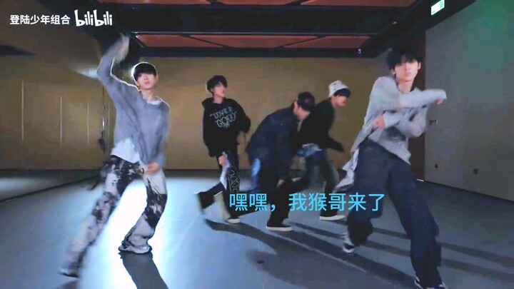 คัฟเวอร์วงบอยแบนด์ยอดฮิต~ “walk” ใส่คำบรรยายชวนแสบใจ