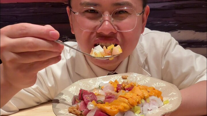 สัมผัสประสบการณ์แบบจุ่มตัว: เชฟใหญ่ทำอาหารมื้อเล็กยามเย็นหลังเลิกงานด้วยเศษวัตถุดิบเหลือใช้