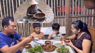 Giờ Mấy Bé Đi Học Bà Xã Cào Được Mớ Hến Nấu Canh Bầu ,Vịt Kho Gừng Ấm Lòng Ngày Mưa Atml&familyT328