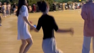 这不，快乐就来了吗～#七月火把节舞蹈  #广场舞小鲁班 #最嗨广场舞  #蹦蹦跳跳没烦恼