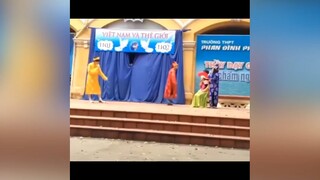 Tán gái nó phải thế