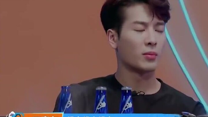 Jackson Wang presents two huge platters of beef, and the director lets out a quiet sigh, his heart b