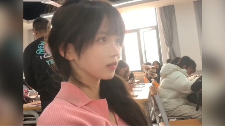 Những ký ức thời cấp ba đã chết bỗng nhiên tấn công tôi