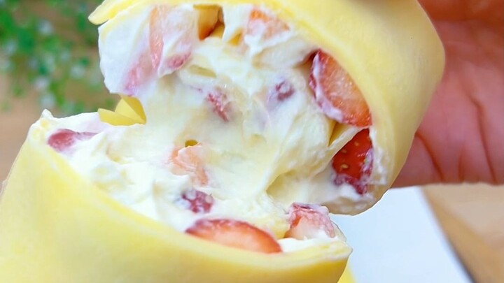 Kalau kamu punya satu wajan, ayo ikut aku bikin roti gulung handuk krim ini! Super gampang banget!