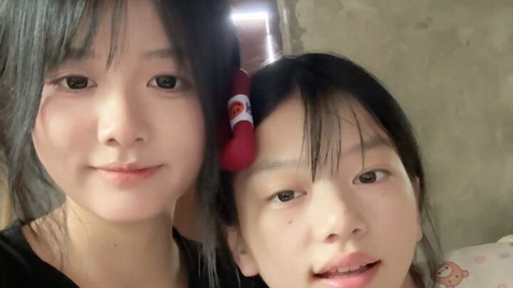 Sehari Merawat Adik Perempuan dengan Atrofi Otak Kecil oleh Seorang Gadis Kelahiran 2006