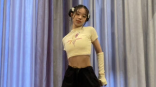 15-year-old dances to New Jeans'New Jeans in one take