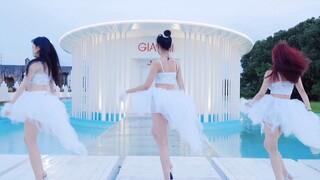 YOU Girl Group Moon Police MV Version