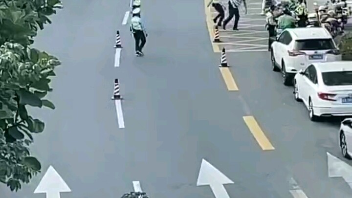 Orang yang bisa menghentikanku masih belum masuk kerja