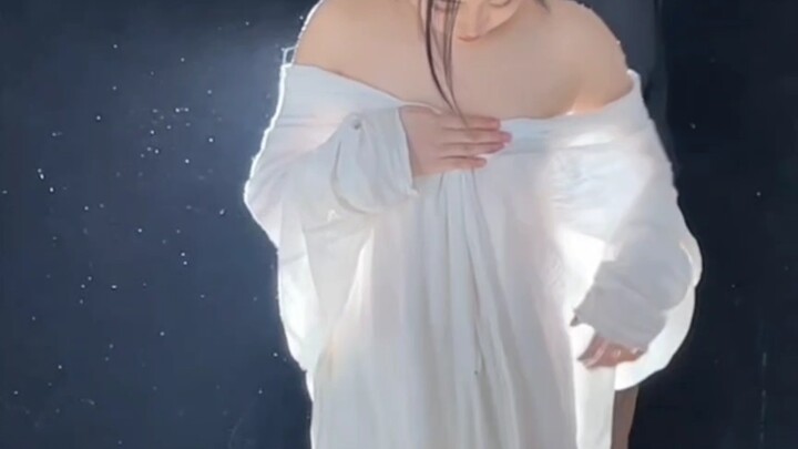 Alabaster Skin Like Solidified Cream in the Light and Shadow