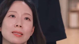 Untuk menemukan istrinya yang hilang, dia mengungkapkan identitasnya