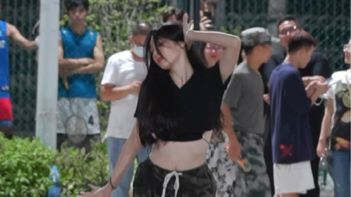 Here comes a high-definition version of attention and hype boy! Military training scene