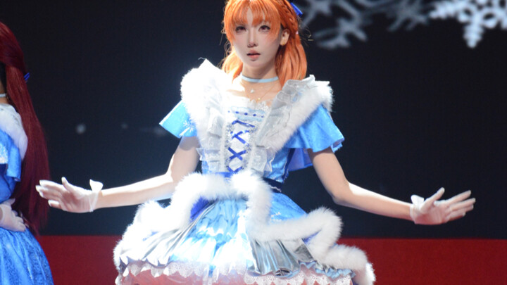 【تاكامي تشيكا】 اضغط للدخول والاستمتاع بإنارة المسرح الخارقة، في انتظار حبك ومحبتي لك...